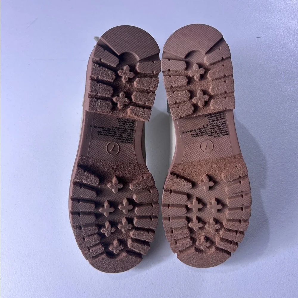 LC Lauren Conrad Alexi Taupe Ankle Boots Womens 7‎ Memory Foam Lug Sole